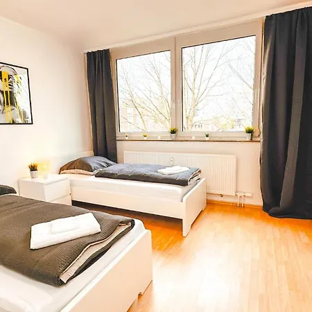 Monteurwohnung Mit Balkon Und Wohnzimmer Apartamento
