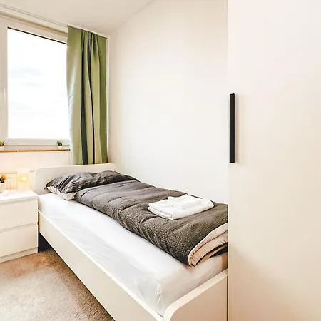 Monteurwohnung Mit Balkon Und Wohnzimmer Apartment *