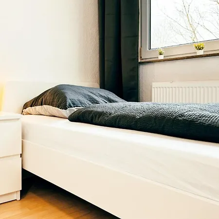Monteurwohnung Mit Balkon Und Wohnzimmer Apartment *
