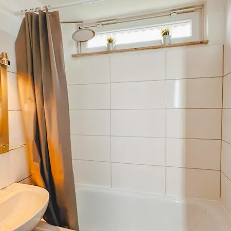 Monteurwohnung Mit Balkon Und Wohnzimmer Apartment *