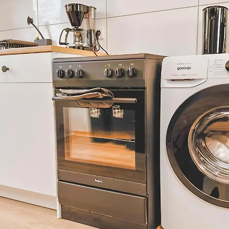 Monteurwohnung Mit Balkon Und Wohnzimmer