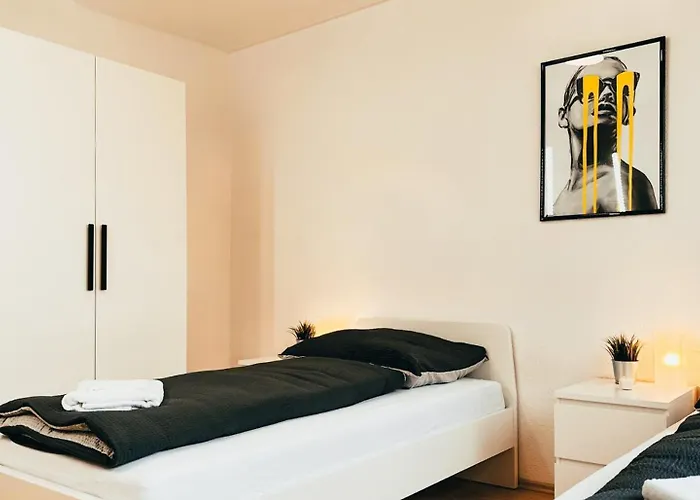 Monteurwohnung Mit Balkon Und Wohnzimmer ボーフム