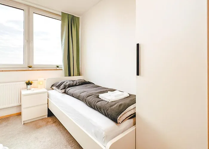 Monteurwohnung Mit Balkon Und Wohnzimmer Apartamento *