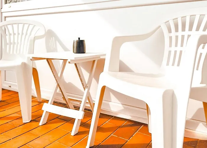 Monteurwohnung Mit Balkon Und Wohnzimmer