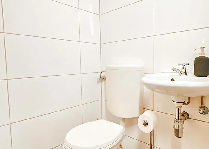 Monteurwohnung Mit Balkon Und Wohnzimmer Apartamento