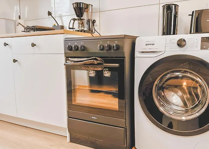 Monteurwohnung Mit Balkon Und Wohnzimmer